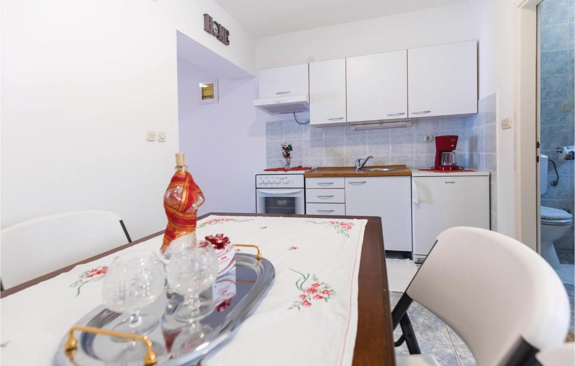 Awesome Apartment In Duba With Wifi Екстер'єр фото